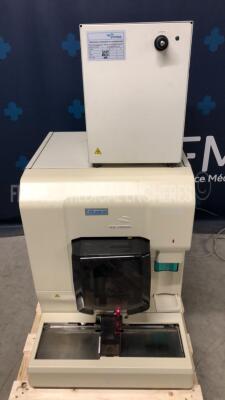 Sysmex Automated Hematology Analyzer XT-1800 I YOM 2005 - missing workstation - w/ System Pneumatic Unit PU-17 YOM 2004 (Both power up)