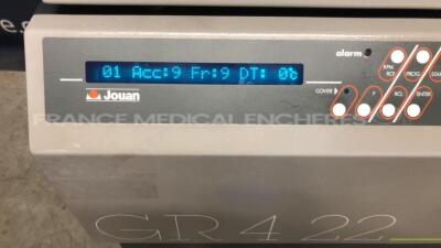 Jouan Centrifuge GR 4-22 - YOM 2000 (Powers up) - 4