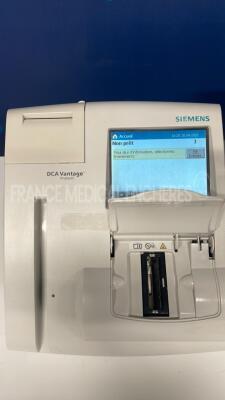 Siemens Multi Parameter Analyzer for glycemic control DCA Vantage - S/W 4.4.0.0 - w/ barcode scanner - 5 boxes of 10 reagent kits DCA system hemoglobin A1c expiration date 04/2023 (Powers up) - 3