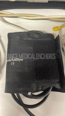 Zoll Defibrilator Mseries - YOM 07/2003 - w/ ECG electrodes - no power cable (No power) - 9