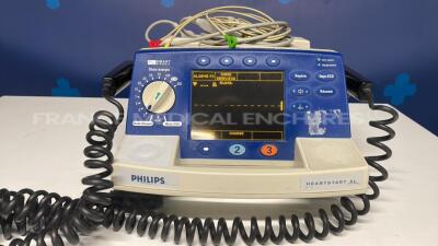 Philips Defibrillator Heartstart XL -YOM 2004 w/ ECG sensors - no power cable