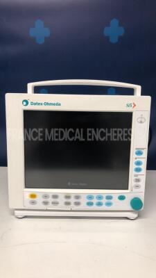 Datex Ohmeda Patient Monitor F-CM1-01 - YOM 2002 w/ Datex Ohmeda Module M-NESTR-01 - YOM 2002 (Powers up)