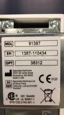 Spacelabs Patient Monitor Ultraview SL - S/W 2.03.11 w/ Spacelabs central unit Ultraview SL3800 - no power supplies (Powers up) - 6