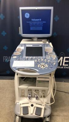 GE Ultrasound Voluson E8 Expert BT10 - YOM 06/2011 - S/W 10.0.2.3095 - Monitor holder to be repaired - Options Advanced 4D - DICOM - SonoNT- Vocal II - Advanced VCI - Advanced STIC - SonoAVC - Expert w/ GE Probe C1-5-D - YOM 05/2011 and GE Probe RIC6-12-