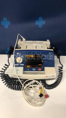 Agilent Defibrillator Heartstream XL - YOM 2001 w/ ECG Sensors (Powers up)