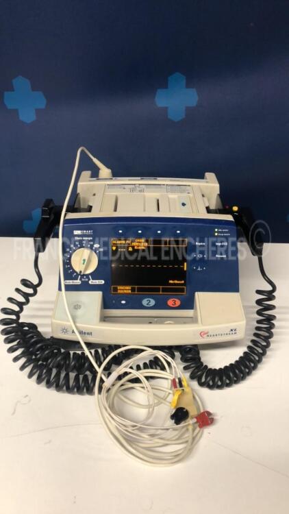 Agilent Defibrillator Heartstream XL - YOM 2001 w/ ECG Sensors (Powers up)