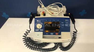 Agilent Defibrillator Heartstream XL - YOM 2001 w/ ECG Sensors (Powers up) - 2