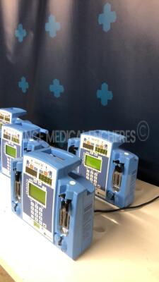 Lot of 5 Carefusion Dual Channel Infusion Pumps Alaris SE 7231 - 4 YOM 2013 - 1 YOM 2007 - S/W 02.80 (All power up) - 2