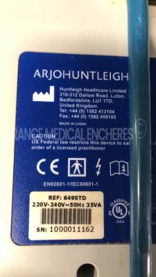 Lot of 4 Arjohuntleigh Mattresses Therapy Alternating Pressure - YOM 2010 w/ Arjohuntleigh Compressor Nimbus - Compressor to be repaired (Powers up) - 6