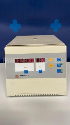 Abbot Centrifuge 75003530 - YOM 2007 RPM 10900/min- no power cable (Powers up)