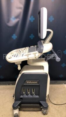 GE Healthcare Voluson P6 BT13 - YOM 07/2013 - S/W 13.0.3 in excellent condition - Options 3D/4D basic - color -w/ New 4C-RS probe YOM 04/2021 (Powers up) - 2