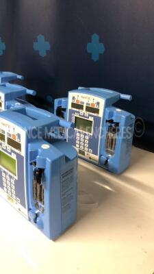 Lot of 5 Carefusion Dual Channel Infusion Pumps Alaris SE 7231 - 3 YOM 2013 - 2 YOM 2006 - S/W 02.80 - no power cables (All power up) - 3