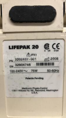Lot of 2 Medtronic Defibrilators Lifepak 20 - YOM 2005 - 2007 - missing paddels - no power cables (Both power up) - 4