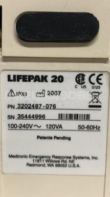 Lot of 2 Medtronic Defibrilators Lifepak 20 - YOM 2005 - 2007 - missing paddels - no power cables (Both power up) - 5