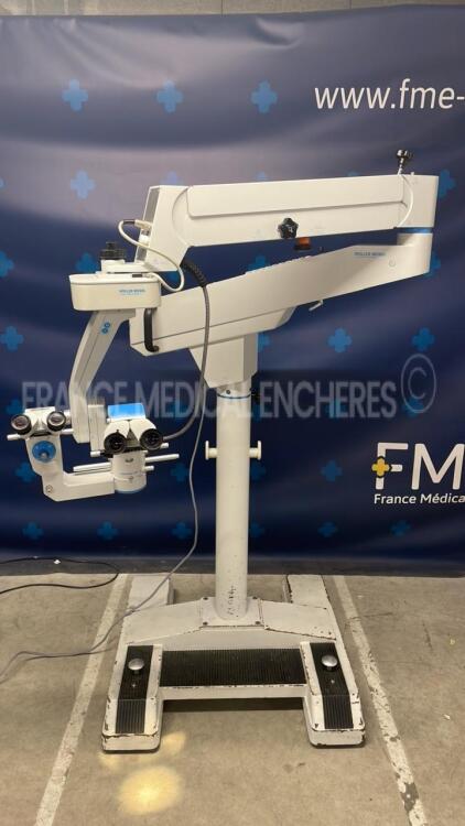 Moller Wedel Microscope Ophtamic 900 S w/ dual binoculars 10x22 and 12,5x17 and footswitch (Powers up)