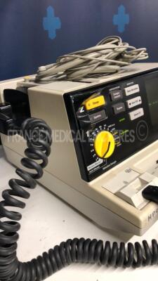 Hewlett Packard Defibrilator Codemaster XL - M1723A w/ Paddels and ECG Sensors (Powers up) - 2