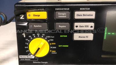 Hewlett Packard Defibrilator Codemaster XL - M1723A w/ Paddels and ECG Sensors (Powers up) - 4