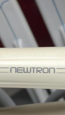 Quetin Dental Chair PE8 Twin - YOM 2015 -Broken handpiece holder w/ 2X Bien Air Micromotors MCX - Satelec Acteon Scaler Newtron - LD minilight - elevating untested (Powers up) - 16