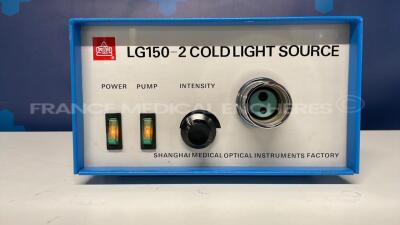 Shangai Medical Light Source LG 150 - no power cable (Powers up)