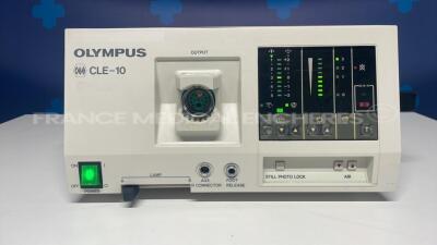 Olympus Light Source CLE-10 2X150 watts (Powers up)