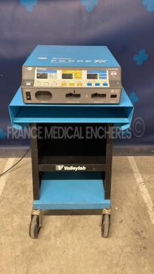 Valleylab Electrosurgical Unit Force FX ( Powers up)