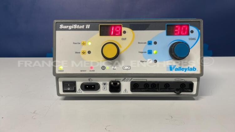 Valleylab Electrosurgical SurgiStat II ( Powers up)