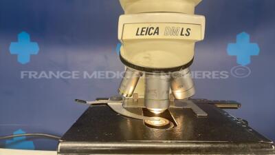 Leica Microscope DMLS - YOM 2009- w/ Binoculars 10x with optics 5x0.12 / 10x / 20x / 40x / 2.5x (Powers up) - 5
