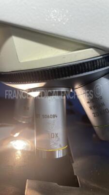 Leica Microscope DMLS - YOM 2009- w/ Binoculars 10x with optics 5x0.12 / 10x / 20x / 40x / 2.5x (Powers up) - 8