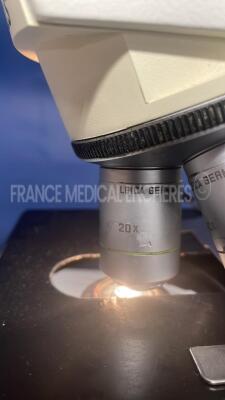 Leica Microscope DMLS - YOM 2009- w/ Binoculars 10x with optics 5x0.12 / 10x / 20x / 40x / 2.5x (Powers up) - 9