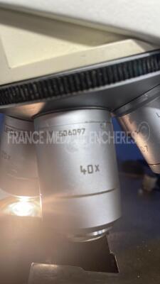 Leica Microscope DMLS - YOM 2009- w/ Binoculars 10x with optics 5x0.12 / 10x / 20x / 40x / 2.5x (Powers up) - 10