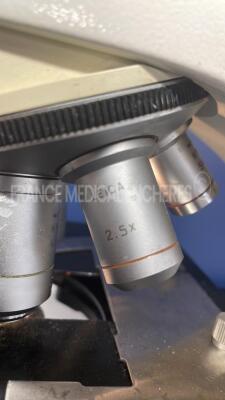 Leica Microscope DMLS - YOM 2009- w/ Binoculars 10x with optics 5x0.12 / 10x / 20x / 40x / 2.5x (Powers up) - 11