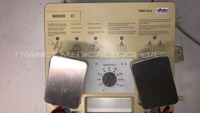 Bosh Defibrillator Defi 503 (Powers up) - 4
