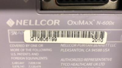 Lot of Nellcor Pulse Oximeter OxiMax N-600x - YOM 2010 S/W 1.1.1.2 and Medlab Pulse Oximeter Pox 10 - YOM 1999 - S/W V1-8 - no power cables (Both power up) - 7