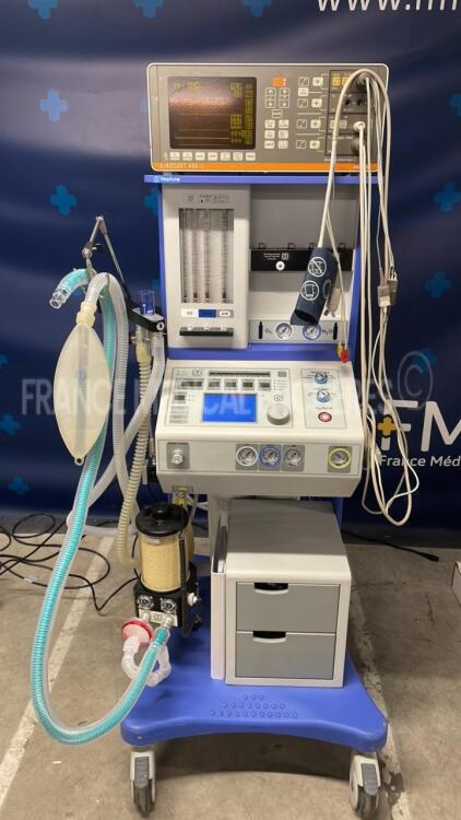 Neptune Ventilator Medec Benelux - S/W 3.1 - Count 627H w/ Siemens Patient Monitor Sirecust 404-1 including ECG Sensors and Cuff and SPO2 Sensors (Powers up)