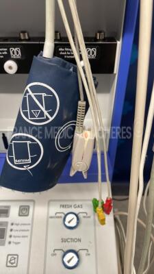 Neptune Ventilator Medec Benelux - S/W 3.1 - Count 627H w/ Siemens Patient Monitor Sirecust 404-1 including ECG Sensors and Cuff and SPO2 Sensors (Powers up) - 13