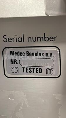 Neptune Ventilator Medec Benelux - S/W 3.1 - Count 627H w/ Siemens Patient Monitor Sirecust 404-1 including ECG Sensors and Cuff and SPO2 Sensors (Powers up) - 15