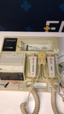 Zoll Defibrillator D1400 -untested due to the missing battery charger - 3