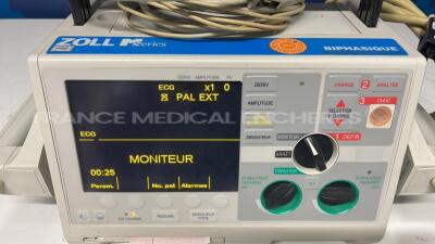 Zoll Defibrilator Mseries - w/ ECG electrodes (Powers up) - 4