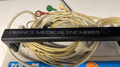 Zoll Defibrilator Mseries - w/ ECG electrodes (Powers up) - 5