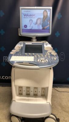 GE Healthcare Voluson E8 BT 13 - YOM 11/2011 -S/W 13.0.6 - in excellent condition - Options advanced 4D - DICOM - sono IT - vocal 2 - advanced VCI - elastography analysis - V-SRI - advanced STIC - sonoVCAD labor - sonoAVC - expert - sonobiometry - w/ GE R