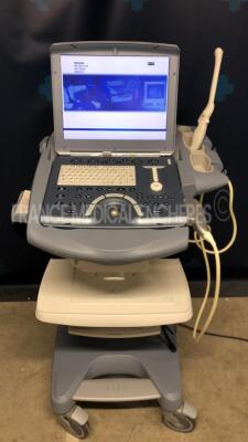 GE Ultrasound Voluson I - YOM 01/2011 - S/W 8.2.2.947 - Options sono NT - sono RS -w/ E8C-RS probe YOM 09/2019 - GE cart Voluson Station YOM 12/2010 (Powers up)