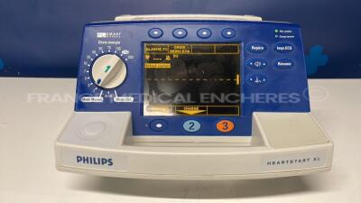 Agilent Defibrilator Hearstart XL - YOM 2005 - missing paddles - no power cable (Powers up)