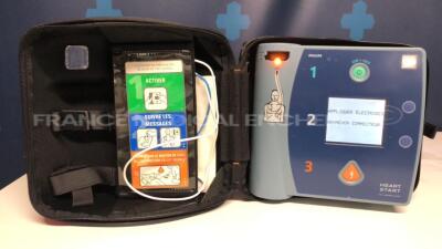 Philips Defibrillator FR 2 plus - YOM 2011 -w/ consumable electrodes - missing battery charger (Power up)