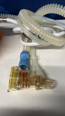 Drager Transport Ventilator Oxylog 2000 - YOM 2006 - w/ exhalation tube (Powers up) - 4