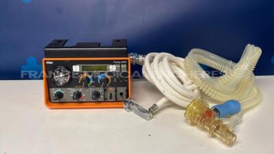 Drager Transport Ventilator Oxylog 2000 - YOM 2006 - w/ exhalation tube (Powers up)