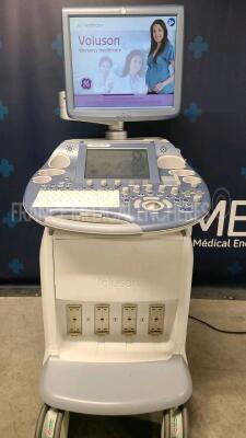 <p>GE Healthcare Voluson E8 BT13 - 11/2011 - S/W 13.0.6.254 in excellent condition - Tested and controlled by GE Healthcare France – Ready for clinical use -Options advanced 4D - DICOM - sono IT - vocal 2 - advanced VCI -elastography analysis - V-SRI- ad