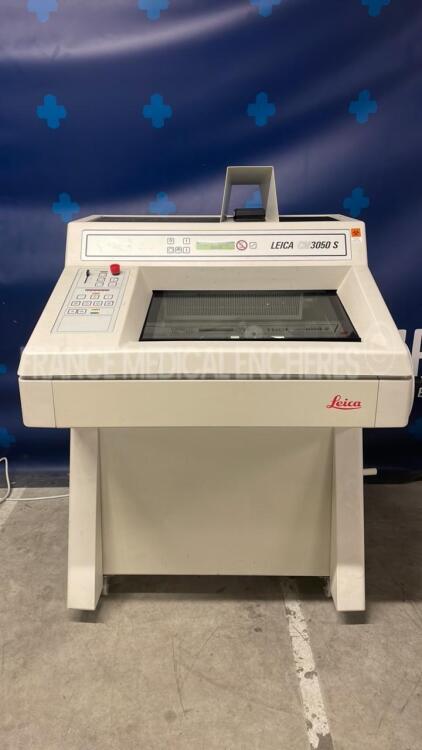 Leica Cryostat CM3050S - YOM 2004 (Powers up)