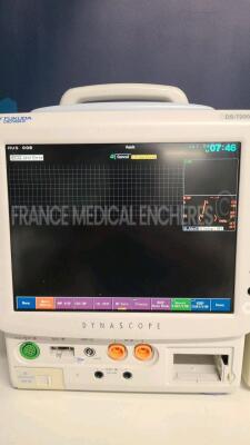 Lot of Fukuda Denshi Patient Monitor DS 7200 -YOM 2012 and Fukuda Denshi Patient Monitor DS 7100 - YOM 2008 - no power cables (Both power up) - 2