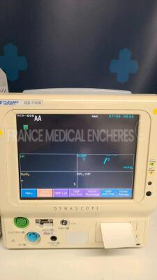 Lot of Fukuda Denshi Patient Monitor DS 7200 -YOM 2012 and Fukuda Denshi Patient Monitor DS 7100 - YOM 2008 - no power cables (Both power up) - 3