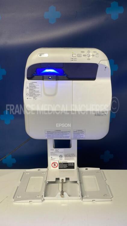 Epson Projector EB-475W - no remote control no power cable (Powers up)